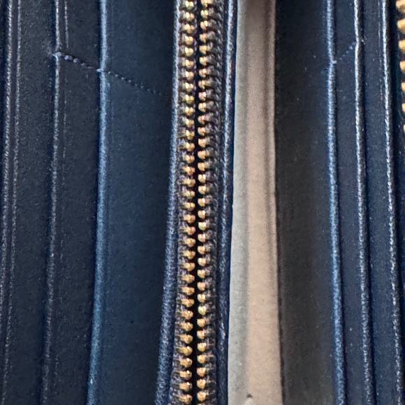 Tory Burch black/navy zippered long leather wallet w/ coin section & dustbag EUC - Picture 6 of 9